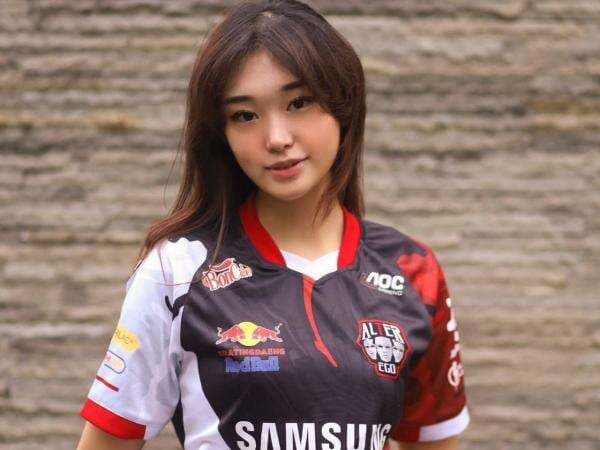 Livy Renata, Bidadari Alter Ego Esports yang Dikenal Polos Livy Renata, Bidadari Alter Ego Esports yang Dikenal Polos