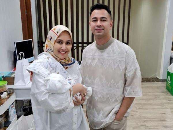 Mimi Bayuh Foto Bareng Anak dan Raffi Ahmad Heboh, Netizen: Rayyanza Punya Adik Sambung? Mimi Bayuh Foto Bareng Anak dan Raffi Ahmad Heboh, Netizen: Rayyanza Punya Adik Sambung?