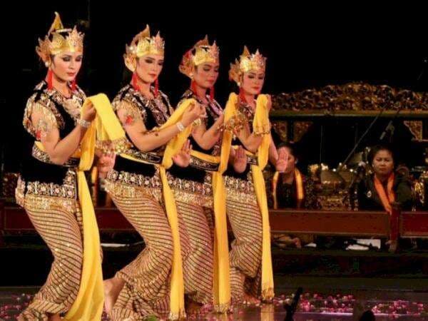 10 Tarian Jawa Tengah yang Paling Populer Hingga Jarang Diketahui 10 Tarian Jawa Tengah yang Paling Populer Hingga Jarang Diketahui
