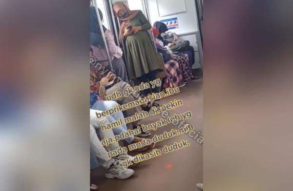 Viral! Ibu Hamil Tidak Diberi Tempat Duduk di Kereta, Netizen: Sudah Biasa Viral! Ibu Hamil Tidak Diberi Tempat Duduk di Kereta, Netizen: Sudah Biasa