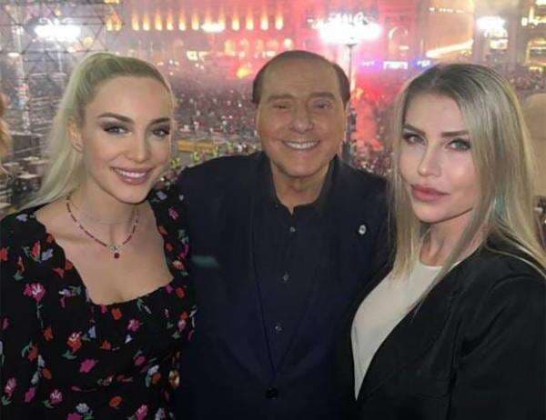 Viral, Silvio Berlusconi Pesta Scudetto AC Milan Bersama Istri Baru Berusia 32 Tahun! Viral, Silvio Berlusconi Pesta Scudetto AC Milan Bersama Istri Baru Berusia 32 Tahun!