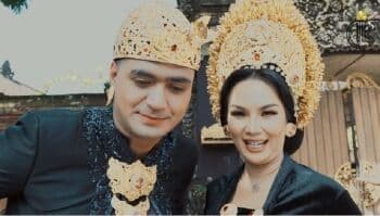 Kalina Oktarani Pamer Foto Bak Prewedding Bareng Pacar Brondong, <i>Netizen</i>: Nikah Lagi, Rekor Dunia Kalina Oktarani Pamer Foto Bak Prewedding Bareng Pacar Brondong, <i>Netizen</i>: Nikah Lagi, Rekor Dunia