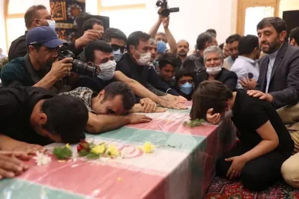 Menyedihkan! Iran Bergelinang Air Mata, Kolonel `Pembela Tempat-tempat Suci` Resmi Dimakamkan setelah Sengaja Ditembak Mati