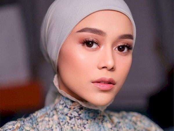 Lihat Penampakan Tote Bag Lesti Kejora Rp40 Juta, Netizen: Itu Tas Ada AC-nya Kali Ya Lihat Penampakan Tote Bag Lesti Kejora Rp40 Juta, Netizen: Itu Tas Ada AC-nya Kali Ya