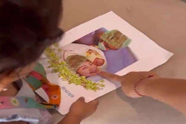 Mutia Ayu Bagikan Momen sang Anak Kenali Wajah Glenn Fredly, Netizen: Bikin Mewek Mutia Ayu Bagikan Momen sang Anak Kenali Wajah Glenn Fredly, Netizen: Bikin Mewek