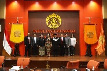 Rieke Diah Pitaloka `Si Oneng` Raih Gelar Doktor dari UI dengan Predikat Cum Laude Rieke Diah Pitaloka `Si Oneng` Raih Gelar Doktor dari UI dengan Predikat Cum Laude