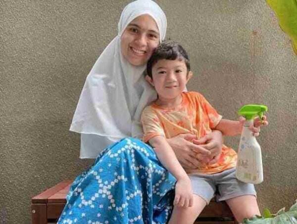 Anak Nycta Gina Jatuh dari Prosotan Hingga Tulang Retak, Begini Kondisi Terbaru