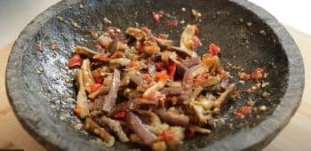 Resep Sambal Terong Irit Minyak ala Chef Devina Hermawan, Cuma 10 Menit! Resep Sambal Terong Irit Minyak ala Chef Devina Hermawan, Cuma 10 Menit!