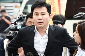 Yang Hyun Suk Sebut Pernah Pakai Jasa Han Seo Hee sebagai <i>Escort</i> Yang Hyun Suk Sebut Pernah Pakai Jasa Han Seo Hee sebagai <i>Escort</i>