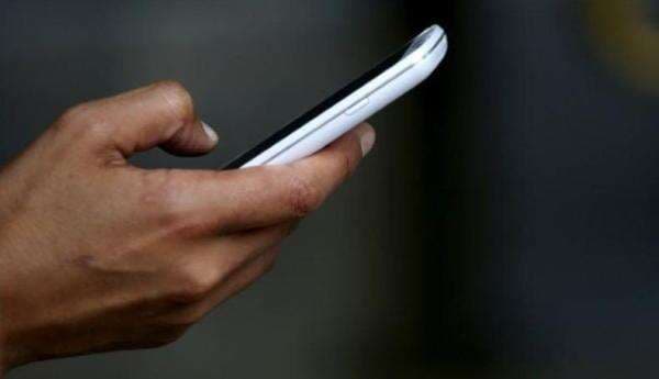 Asyik Nonton Film Porno, Pria Ini Dipukuli dan Dilempar dari Angkot Asyik Nonton Film Porno, Pria Ini Dipukuli dan Dilempar dari Angkot