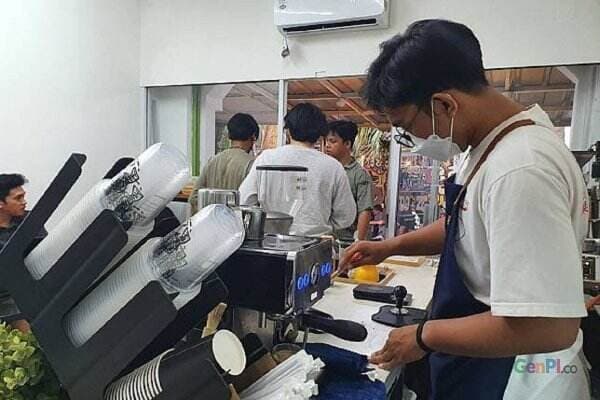 Tempat Nongkrong Asyik di Hubie Kafe, Ditemani Kopi Soda