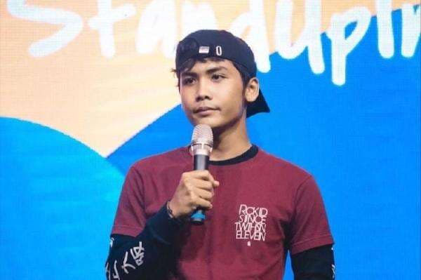 Isi Materi Stand Up Comedy Bintang Emon Bikin Heboh, Tuai Banyak Pujian Netizen Isi Materi Stand Up Comedy Bintang Emon Bikin Heboh, Tuai Banyak Pujian Netizen