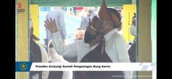 Momen Jokowi Sambangi Rumah Pengasingan Bung Karno di Ende