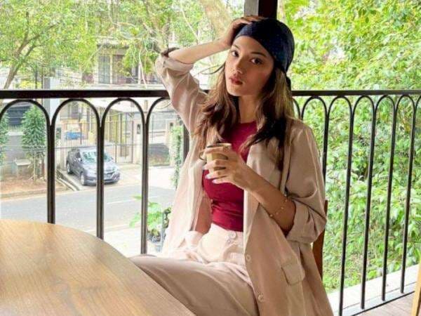 5 Pesona Malika Bestari, Cewek Cantik yang Digandeng Afgan di Depan Rossa 5 Pesona Malika Bestari, Cewek Cantik yang Digandeng Afgan di Depan Rossa