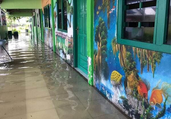 Kampung Dekat KEK Gresik Kembali Diterjang Banjir Rob