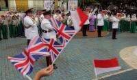 Duta Besar Inggris Untuk Indonesia Owen Jenkins Meriahkan Ultah Ratu Gelar Pertunjukan Musik