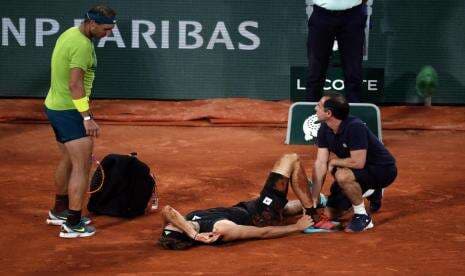 Nadal ke Final French Open Setelah Zverev Mundur karena Cedera