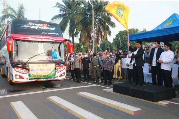 Jemaah Haji Kloter Pertama Provinsi Banten Berangkat ke Tanah Suci