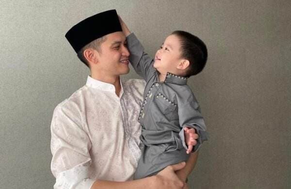 Rezky Aditya Unggah Potret Bahagia bersama sang Putra, Netizen Singgung soal Anak Wenny Ariani