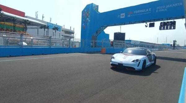 Mengintip Porsche Taycan Turbo S, Mobil Safety Car Resmi Formula E