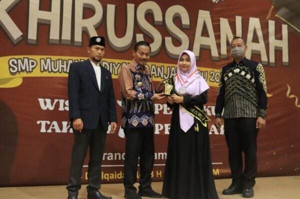 Akhir Pekan, Wartono Hadiri Wisuda Tahfiz-Pengukuhan Siswa SMP Muhammadiya 1 Banjarbaru