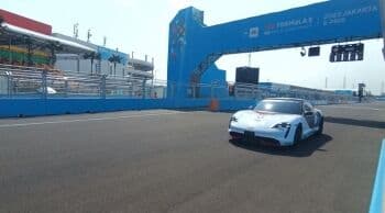 Jajal Sirkuit Formula E Jakarta 2022 dengan Porsche Taycan Turbo S: Cepat dan Senyap!