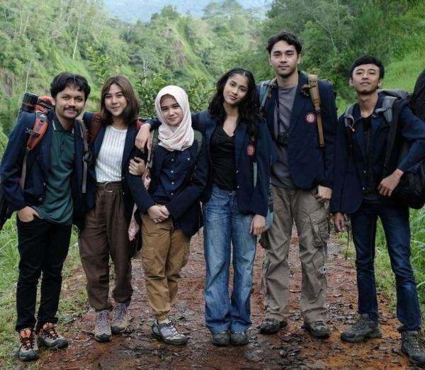 Tembus 9 Juta Penonton, KKN di Desa Penari Film Tanah Air Terlaris Sepanjang Masa Tembus 9 Juta Penonton, KKN di Desa Penari Film Tanah Air Terlaris Sepanjang Masa