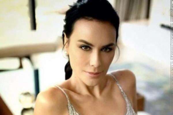 Sophia Latjuba Seksi dengan Makeup Natural Soft di Pernikahan Anak, Netizen: Lord Angel Sophia Latjuba Seksi dengan Makeup Natural Soft di Pernikahan Anak, Netizen: Lord Angel