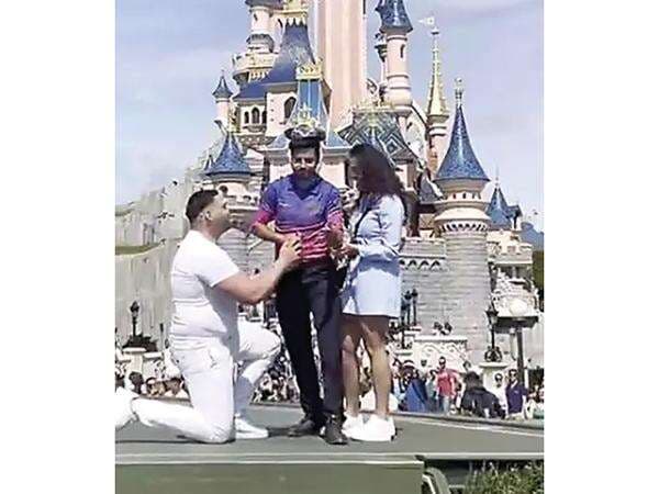 Petugas Disneyland Paris Ganggu Prosesi Lamaran Petugas Disneyland Paris Ganggu Prosesi Lamaran