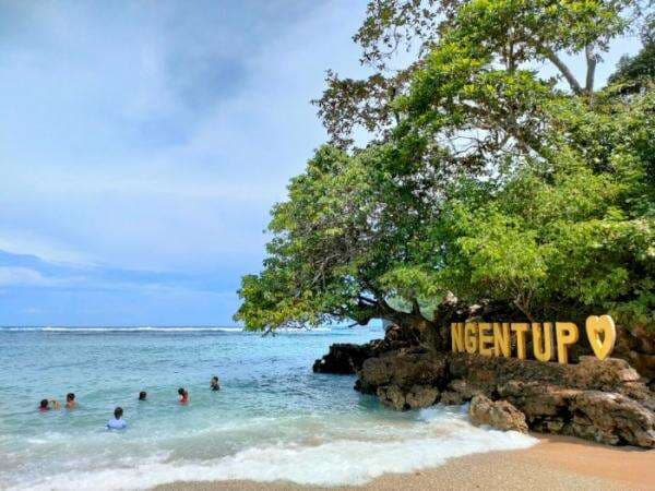 Pantai Ini Jadi Surganya Para Camping Mania, di Sini Lokasinya! Pantai Ini Jadi Surganya Para Camping Mania, di Sini Lokasinya!