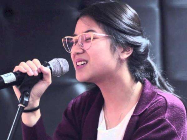 5 Lagu Populer Danilla Riyadi yang Cocok Kamu Dengarkan saat Kehilangan Orang Tersayang 5 Lagu Populer Danilla Riyadi yang Cocok Kamu Dengarkan saat Kehilangan Orang Tersayang