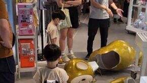 Dituduh Pecahkan Patung Teletubies, Bocah Balita Dimintai Ganti Rugi Rp65 Juta Dituduh Pecahkan Patung Teletubies, Bocah Balita Dimintai Ganti Rugi Rp65 Juta