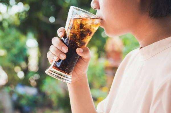 Challenge Nahan Sendawa saat Minum Soda, Bahayakah bagi Kesehatan? Challenge Nahan Sendawa saat Minum Soda, Bahayakah bagi Kesehatan?