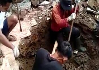Lubang Besar Misterius di Garut Ternyata Bukan Fenomena Alam, Ini Faktanya Lubang Besar Misterius di Garut Ternyata Bukan Fenomena Alam, Ini Faktanya
