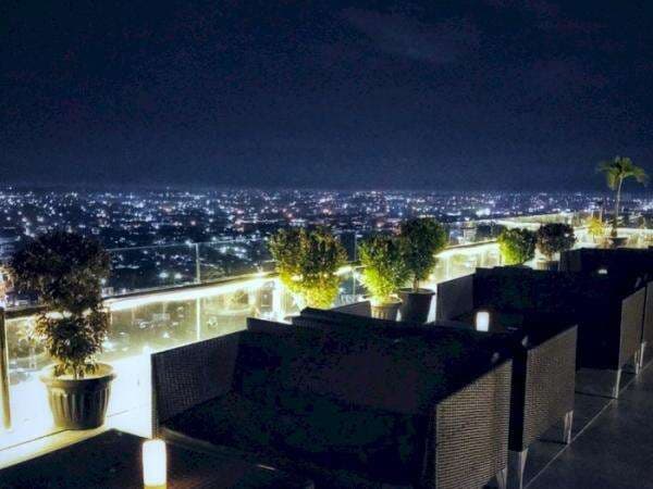 Gedung Tertinggi di Pekanbaru Punya Spot Indah Namun Mendebarkan! Gedung Tertinggi di Pekanbaru Punya Spot Indah Namun Mendebarkan!