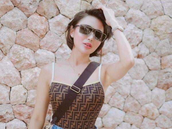 Wika Salim Gemesin Pakai Tank Top di Pantai, Main Dulu Ya Wika Salim Gemesin Pakai Tank Top di Pantai, Main Dulu Ya