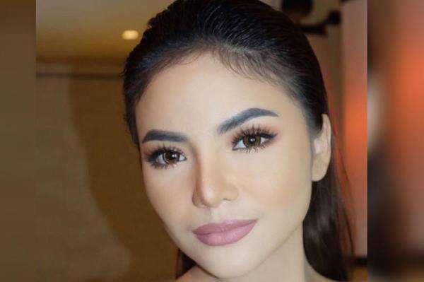 Pesona Dinar Candy dengan Makeup Matte, Netizen: Guelis Pisan Pesona Dinar Candy dengan Makeup Matte, Netizen: Guelis Pisan