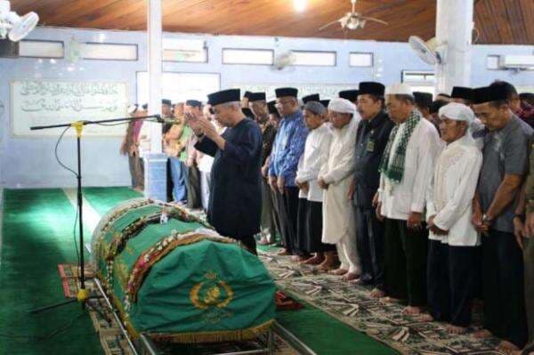 7 Rukun Sholat Jenazah Lengkap dengan Niat dan Doanya 7 Rukun Sholat Jenazah Lengkap dengan Niat dan Doanya
