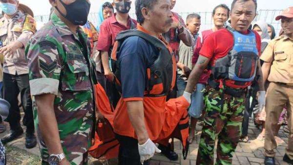 4 Jam Tenggelam, Bocah 9 Tahun yang Terjatuh ke Embung saat Mencari Ikan Ditemukan 4 Jam Tenggelam, Bocah 9 Tahun yang Terjatuh ke Embung saat Mencari Ikan Ditemukan