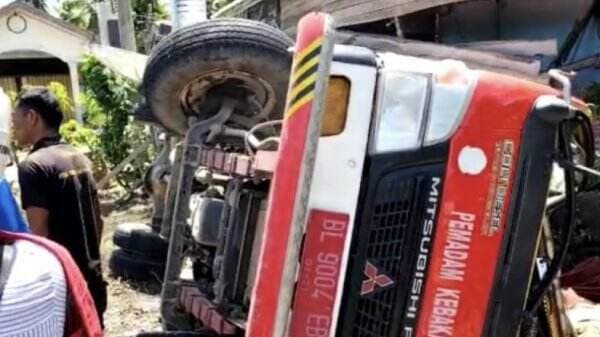 Mobil Damkar di Aceh Terbalik saat Menuju Lokasi Kebakaran, Petugas Pemadam Tewas
