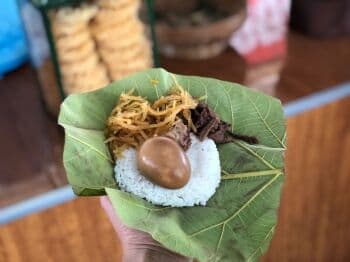 Makna Tersembunyi di Balik Sajian Sego Berkat Khas Kulon Progo Makna Tersembunyi di Balik Sajian Sego Berkat Khas Kulon Progo