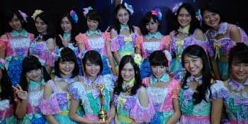 Lirik Lagu dan Chord Gitar Pesawat Kertas 365 Hari - JKT48, Viral di TikTok Lirik Lagu dan Chord Gitar Pesawat Kertas 365 Hari - JKT48, Viral di TikTok