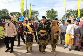 Kapolda Riau Dianugerahi Gelar Datuk Wira Lela Setia Negeri