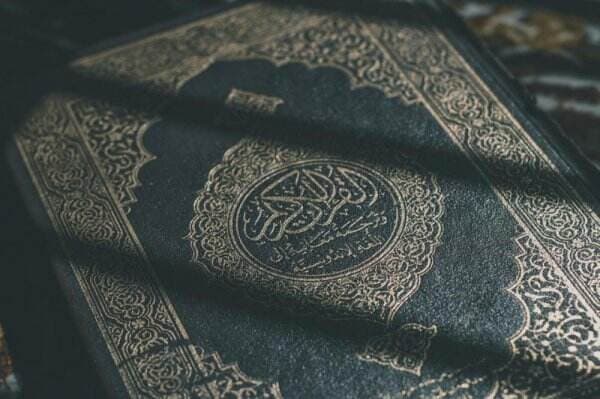 Kisah Dialog Ali bin Abi Thalib dengan Orang Atheis: Siapa yang Menentukan Tanggal Lahir?