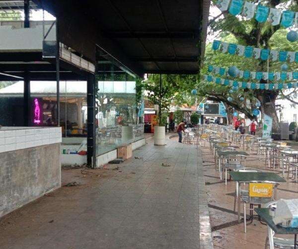 Pedagang di Merdeka Walk Mulai Angkut Barang Pedagang di Merdeka Walk Mulai Angkut Barang