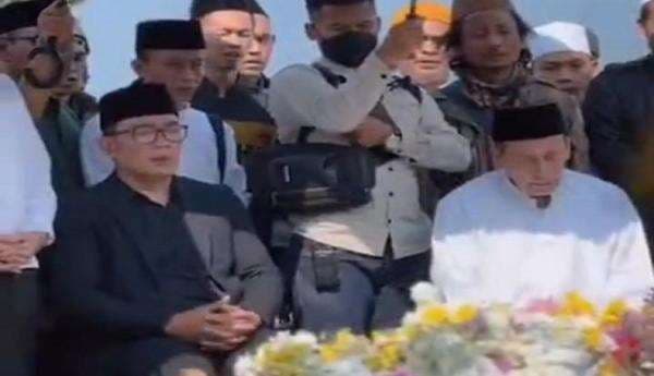 Viral Habib Muhammad Luthfi Doakan Almarhum Eril, Netizen: Didoakan Cucu Rasulullah Viral Habib Muhammad Luthfi Doakan Almarhum Eril, Netizen: Didoakan Cucu Rasulullah