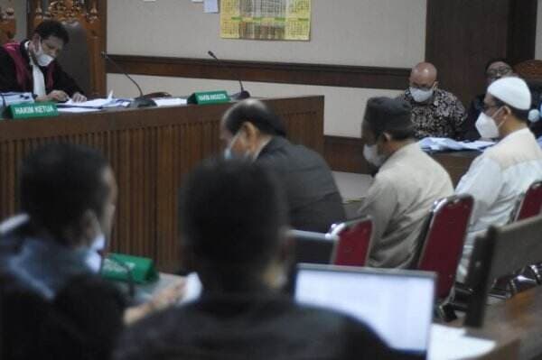 Kasus Korupsi Proyek IPDN Hakim Telusuri Aliran Duit Ke Komisi II DPR