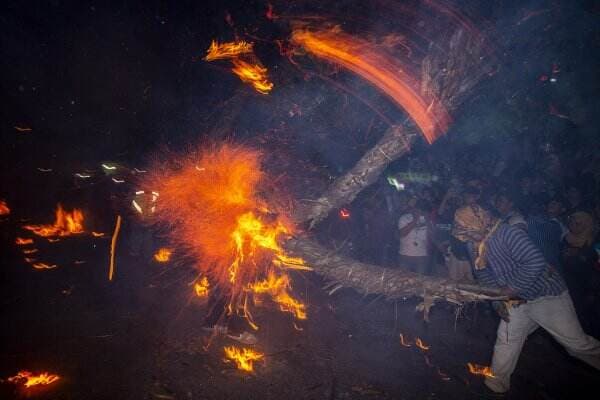 Tradisi Sejak 500 Tahun Lalu, Warga Jepara Lakukan Ritual Perang Obor