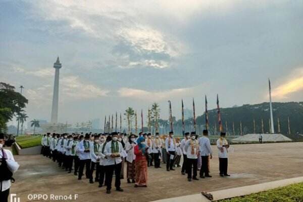 Puluhan Abang None Berkumpul di Monas Ikuti Upacara HUT ke-495 Jakarta