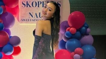 5 Potret Naura Ayu Rayakan Sweet Seventeen, Putri Nola B3 Disebut Mirip Olivia Rodrigo! 5 Potret Naura Ayu Rayakan Sweet Seventeen, Putri Nola B3 Disebut Mirip Olivia Rodrigo!